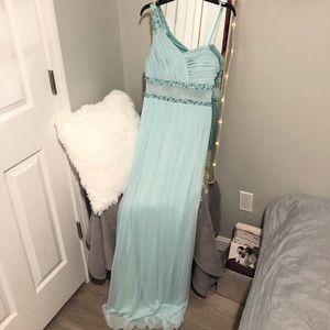 SALE‼️🎉🦋Beautiful One Shoulder PrincessDress🦋